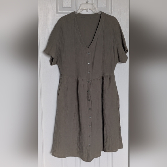 George Women's (Size L) Khaki Colored Cotton Short Sleeve Dress w/Pockets - Picture 3 of 13